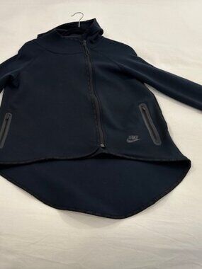 Nike zip sweatshirt --long tail